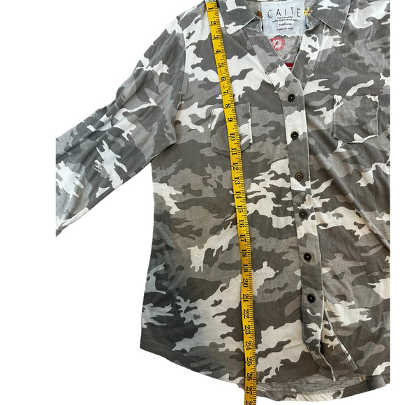 Caite Anthropologie Camo Top with Embroidered Flowers Size Medium - Picture 5 of 9